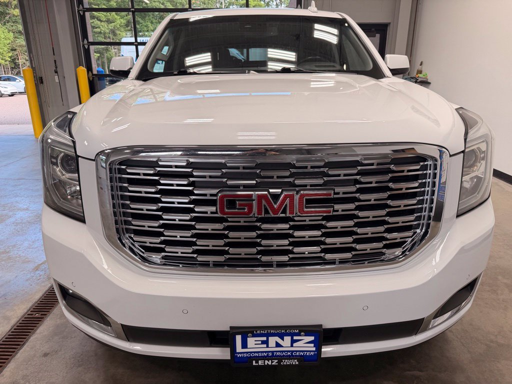 Used 2020 GMC Yukon Denali w/ Denali Premium Package AWD/4WD image 3