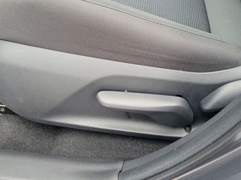 Used 2022 Toyota RAV4 LE image 19