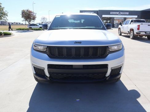New 2025 Jeep Grand Cherokee L Limited w/ Black Appearance Package image 10