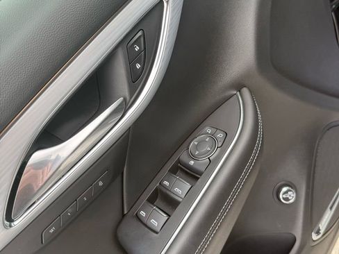 Used 2025 Buick Envision Avenir image 25