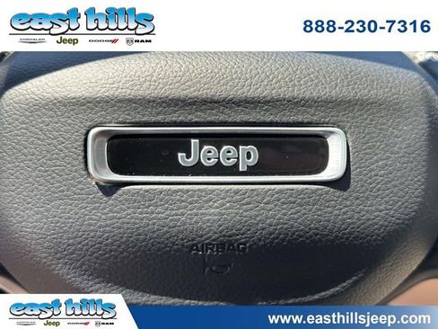 Certified 2023 Jeep Grand Cherokee Limited w/ Luxury Tech Group II AWD/4WD image 30