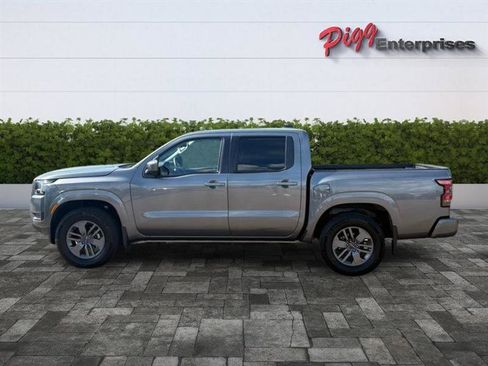 Used 2025 Nissan Frontier SV RWD image 3