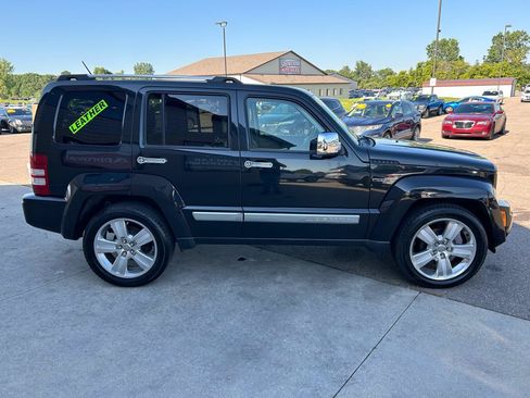 Used 2011 Jeep Liberty Sport AWD/4WD image 4