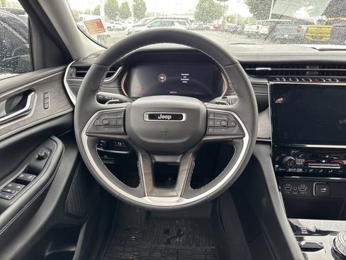 Used 2023 Jeep Grand Cherokee L Limited AWD/4WD image 11