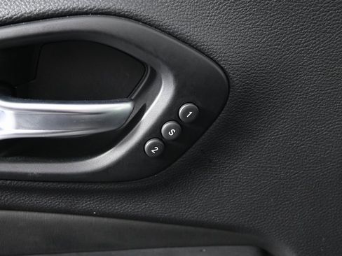 Used 2022 Jeep Cherokee Limited image 20