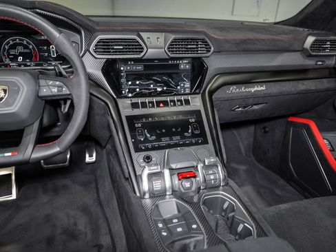 Used 2024 Lamborghini Urus Performante AWD/4WD image 34