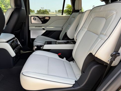 Used 2026 Lincoln Aviator Black Label w/ Jet Appearance Package AWD/4WD image 27