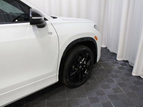 New 2025 Volkswagen Tiguan SE R-Line image 25