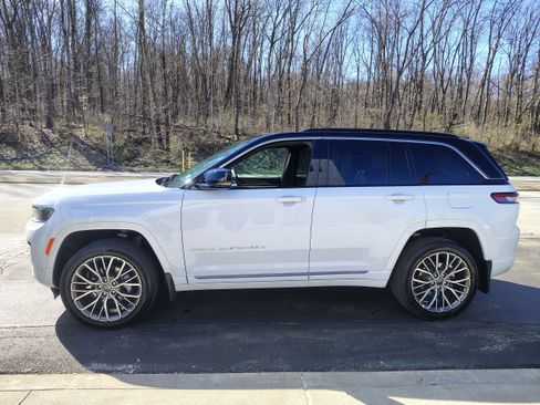New 2026 Jeep Grand Cherokee Summit AWD/4WD image 6