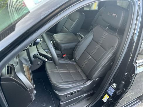 Used 2025 Chevrolet Tahoe High Country image 12