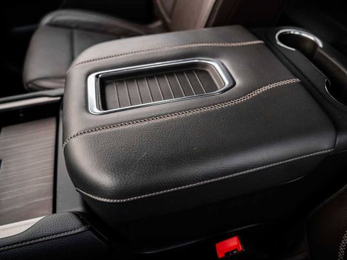 Used 2022 GMC Yukon Denali image 37