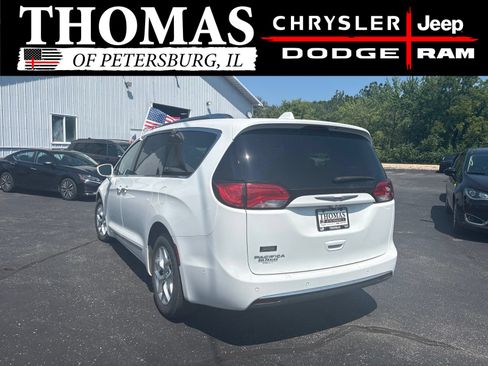 Used 2020 Chrysler Pacifica Touring-L Plus w/ Tire & Wheel Group FWD image 5