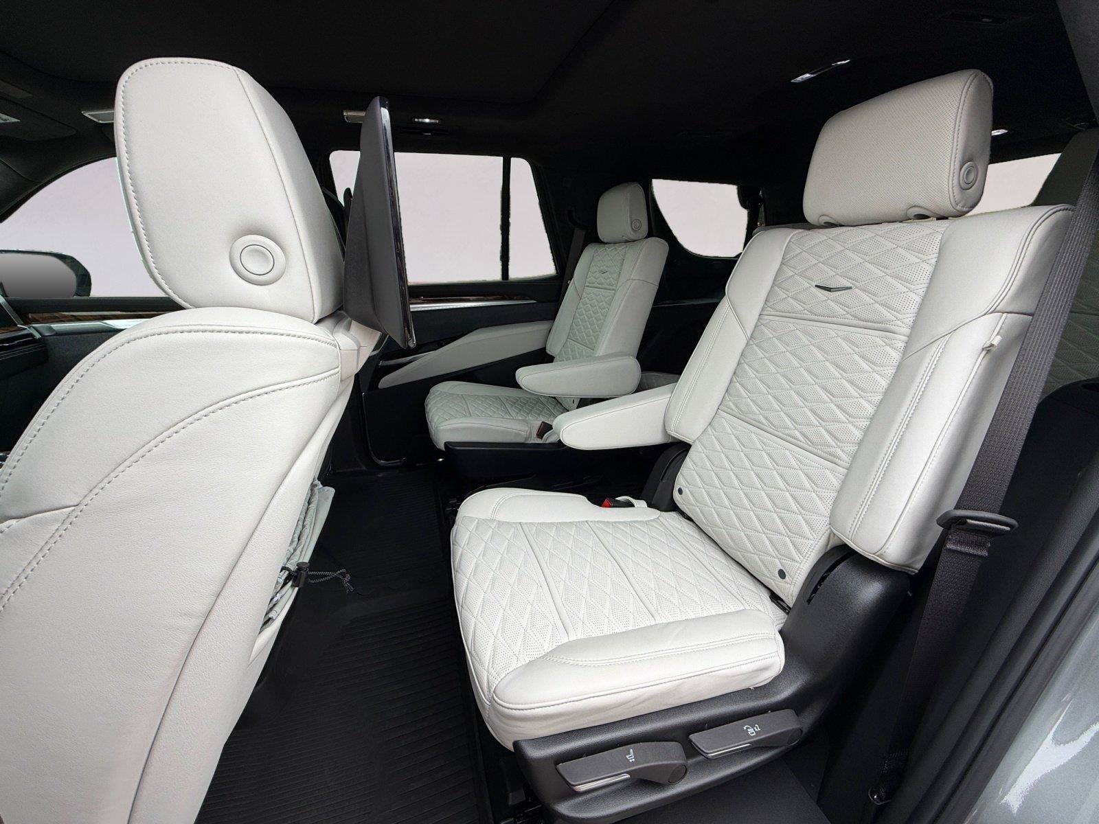 Used 2026 Cadillac Escalade Platinum Sport w/ LPO, ONYX Package AWD/4WD image 13
