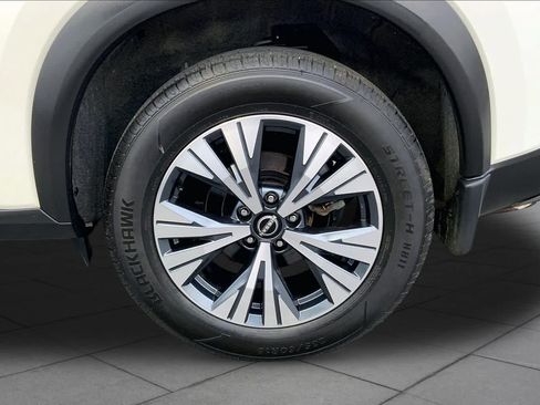 Used 2023 Nissan Rogue SV FWD image 10