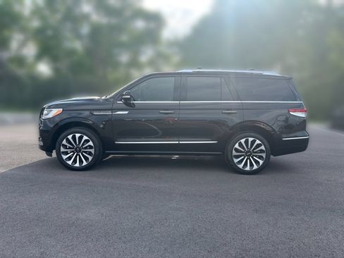 Certified 2023 Lincoln Navigator Reserve AWD/4WD image 3
