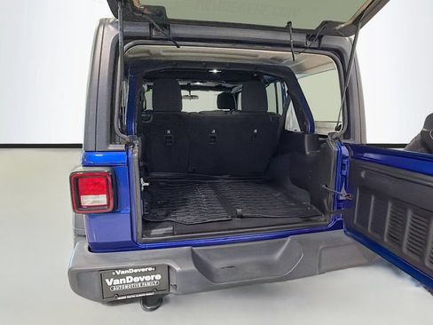 Used 2018 Jeep Wrangler Unlimited Sport S AWD/4WD image 28