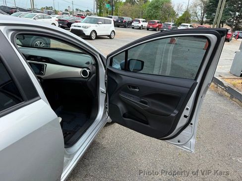 Used 2022 Nissan Versa SV image 12