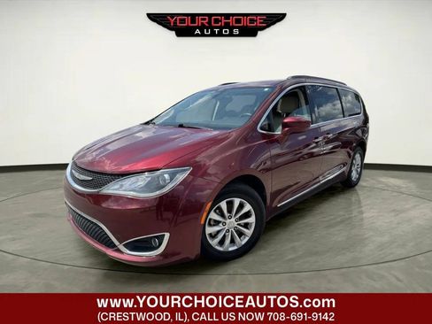Used 2017 Chrysler Pacifica Touring-L FWD image 1