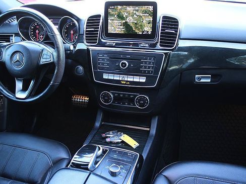 Used 2019 Mercedes-Benz GLE 400 4MATIC image 29