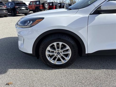 Used 2020 Ford Escape SE image 31