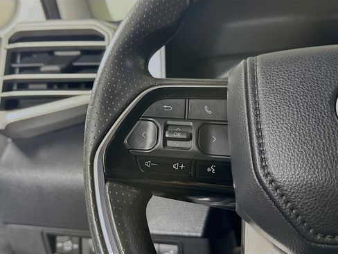 Used 2022 Toyota Tundra SR5 w/ Convenience Package image 15