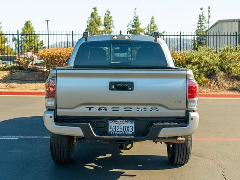 Used 2023 Toyota Tacoma TRD Off-Road w/ Technology Package AWD/4WD image 9