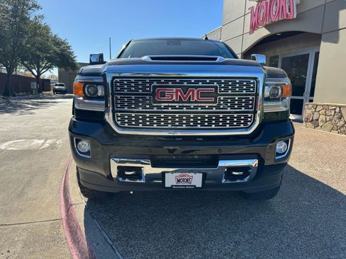 Used 2019 GMC Sierra 2500 Denali w/ Duramax Plus Package image 5