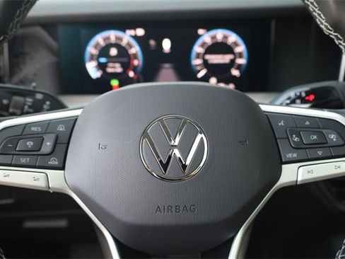 New 2025 Volkswagen Tiguan SE image 11