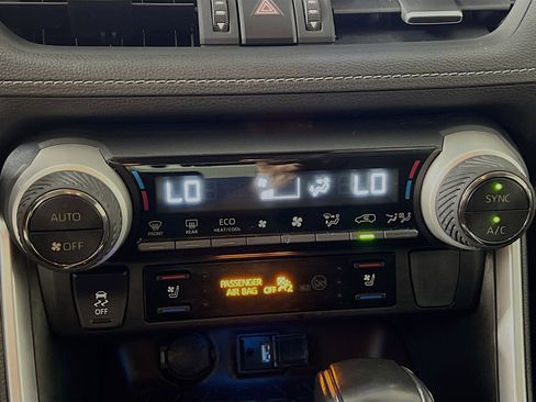 Used 2019 Toyota RAV4 Limited image 26