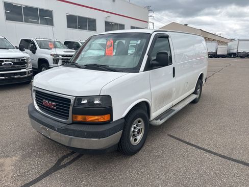 Used 2017 GMC Savana 2500 RWD image 1