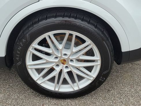 Used 2024 Porsche Cayenne S AWD/4WD image 13