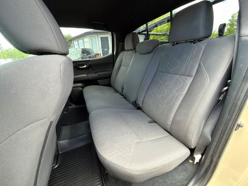 Used 2018 Toyota Tacoma TRD Sport w/ Technology Package AWD/4WD image 25