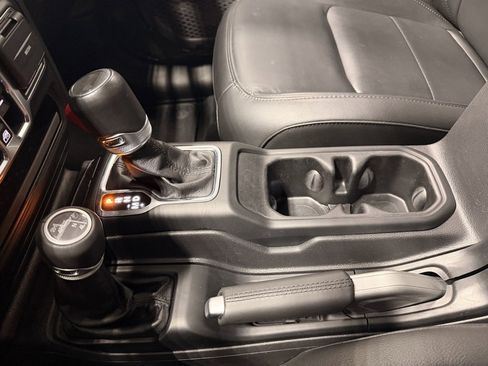 Used 2022 Jeep Wrangler Unlimited Sahara image 39