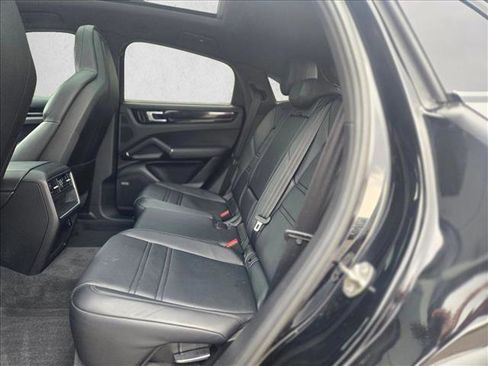 Used 2021 Porsche Cayenne Coupe image 18