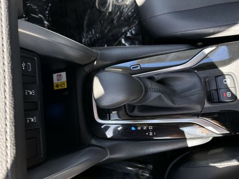 Used 2023 Toyota Corolla Cross XLE w/ Convenience Package image 22