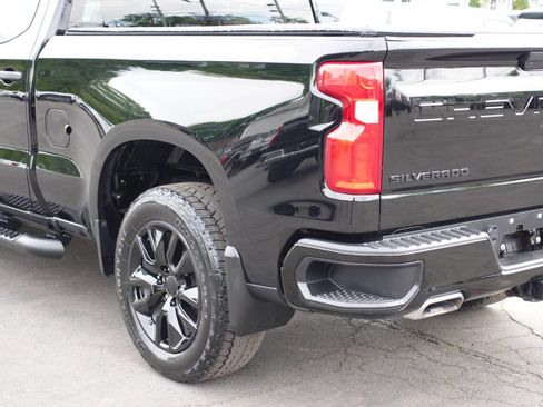 Used 2021 Chevrolet Silverado 1500 Custom w/ Safety Confidence Package AWD/4WD image 9