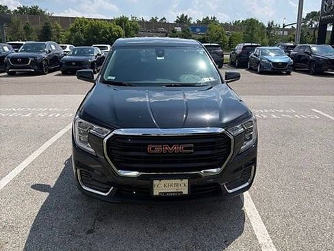 Used 2023 GMC Terrain SLE FWD image 1