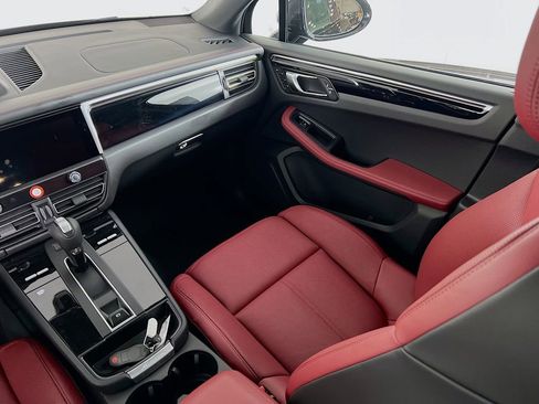 New 2026 Porsche Macan image 25