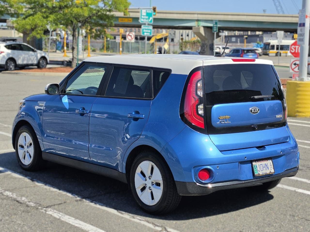 Used 2016 Kia Soul EV + FWD image 5