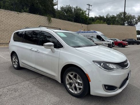 Used 2020 Chrysler Pacifica Limited FWD image 5