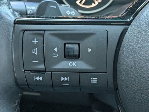 Used 2022 Nissan Rogue SV w/ SV Premium Package image 26