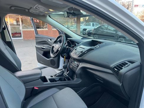 Used 2017 Ford Escape SE image 17