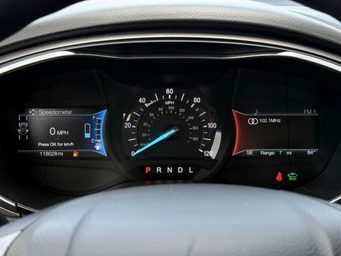 Used 2019 Ford Fusion SE FWD image 27