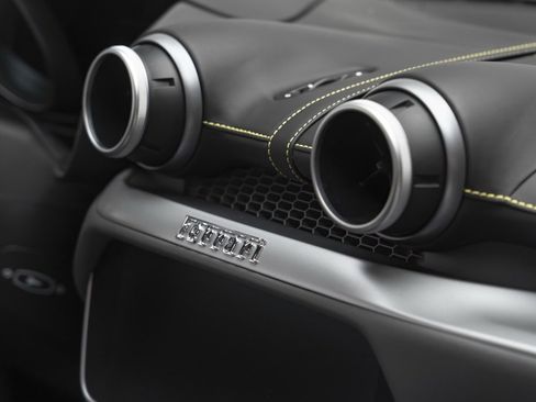 Used 2019 Ferrari Portofino Base image 40