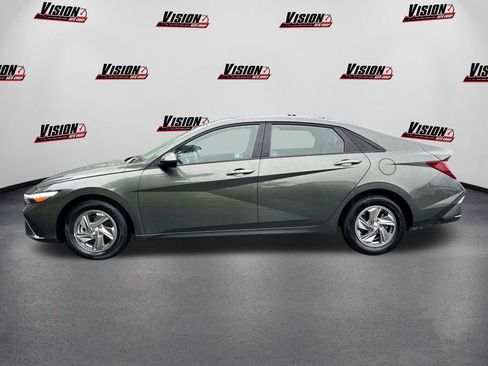 Certified 2025 Hyundai Elantra SE image 8