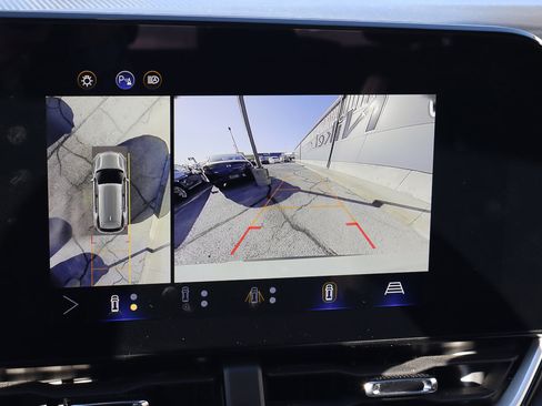 Used 2025 Chevrolet Equinox LT w/ Convenience Package II image 12