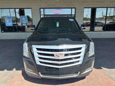 Used 2017 Cadillac Escalade Luxury AWD/4WD image 26