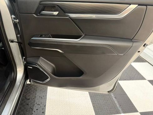 Used 2025 GMC Acadia Elevation image 24