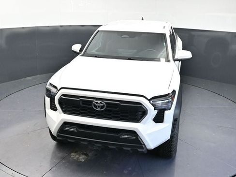 Used 2024 Toyota Tacoma TRD Off-Road AWD/4WD image 27