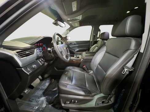 Used 2018 Chevrolet Suburban LT w/ Luxury Package RWD image 16